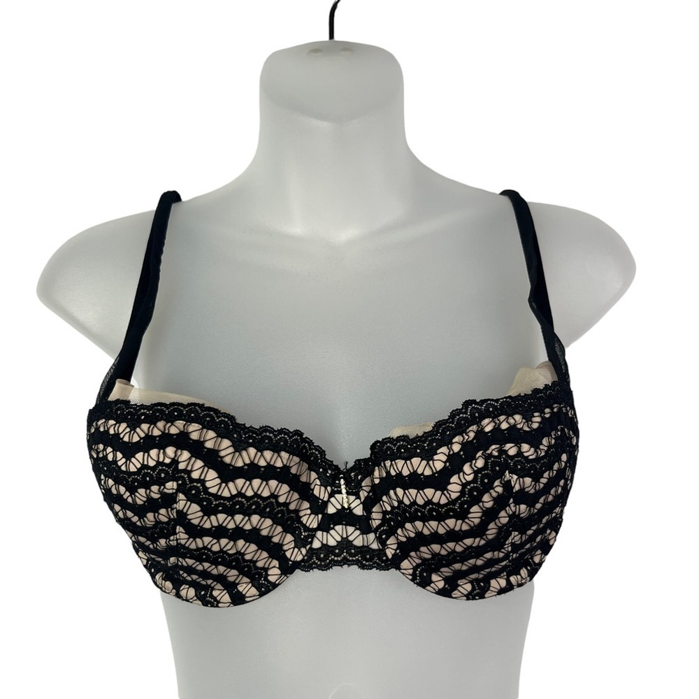 Victoria's Secret Black & Nude Lace‎ Push Up Bra 32D